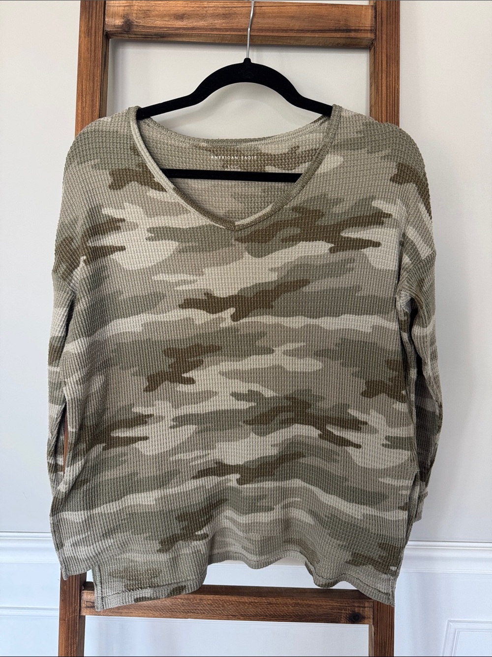 American Eagle Outfitters Camo V-Neck Waffle Knit Top - Olive & Tan